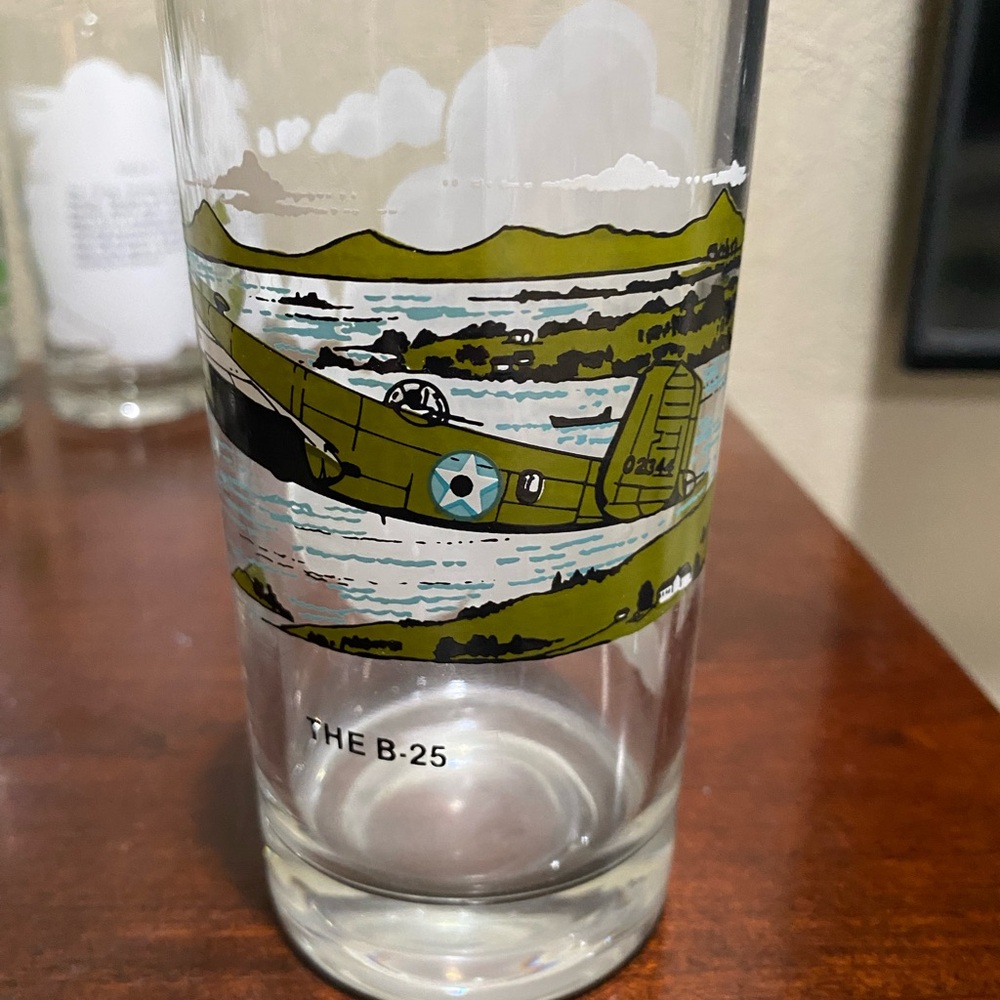 Collectable,Set of 6, Aviation Drinking Glasses, with Designs of Fighter Planes - Picture 2 of 14
